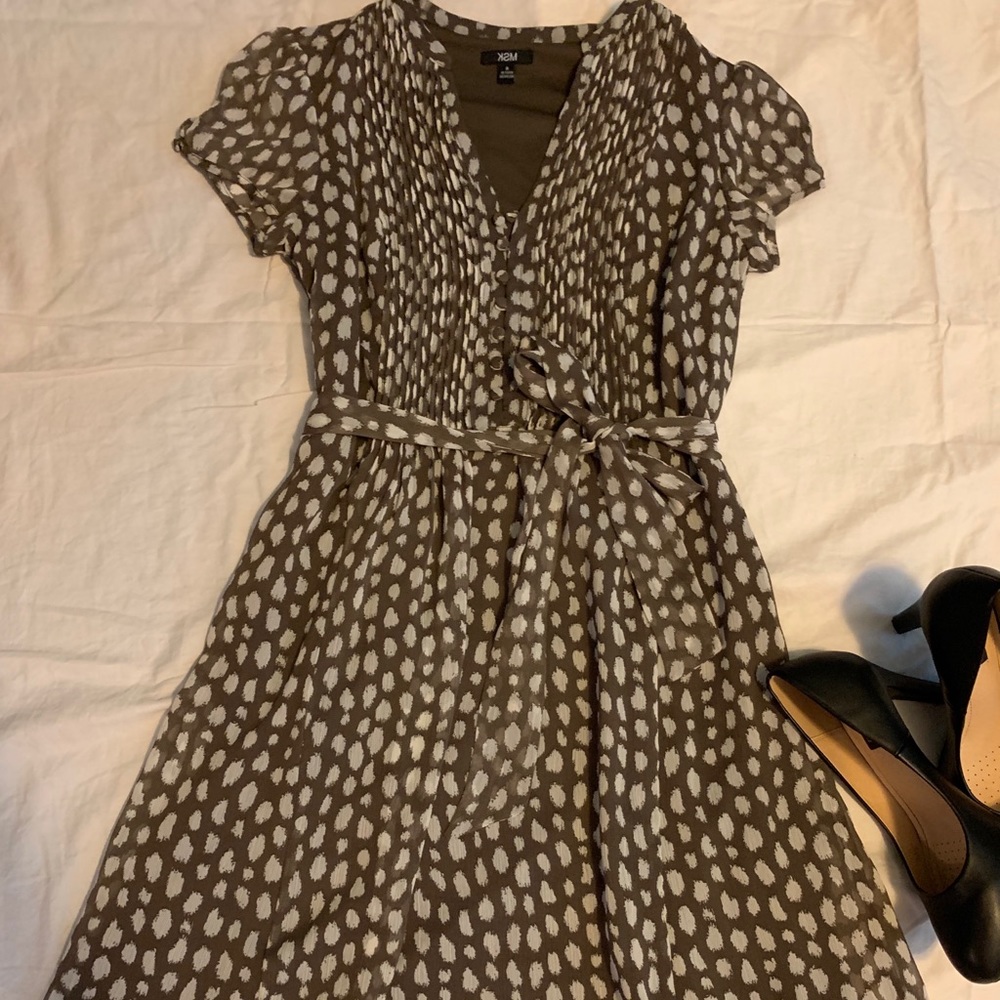 Grey/brownish color with white